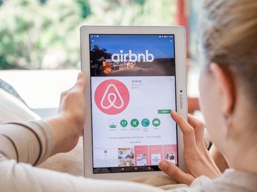  alt="Airbnb's Chesky envisions turning app into "ultimate travel agent""  title="Airbnb's Chesky envisions turning app into "ultimate travel agent"" 